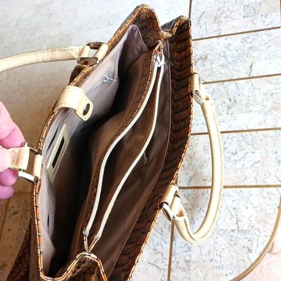 LEATHER HANDBAG/"Danier", reptile print, 2 zipper pockets, 2 main pockets, NEW - Picture 6 of 14